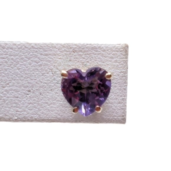 14k Solid Gold 8x8mm Heart Shaped Amethyst Stud Earrings - Picture 4 of 17